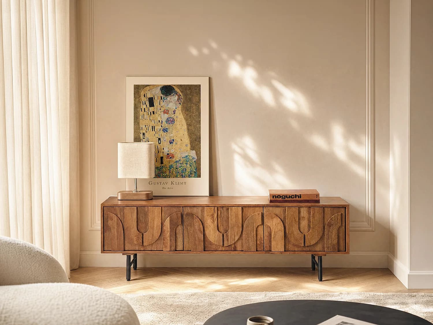 Meuble TV avec 3 portes en bois de manguier et métal noir - Naturel clair - MIZORAM de Maison Céphy