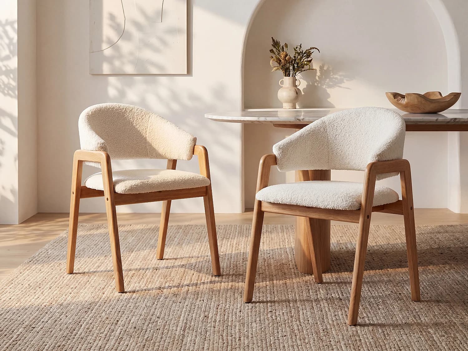 Lot de 2 chaises avec accoudoirs en tissu bouclette et bois d'hévéa - Blanc et naturel - SOLUNA