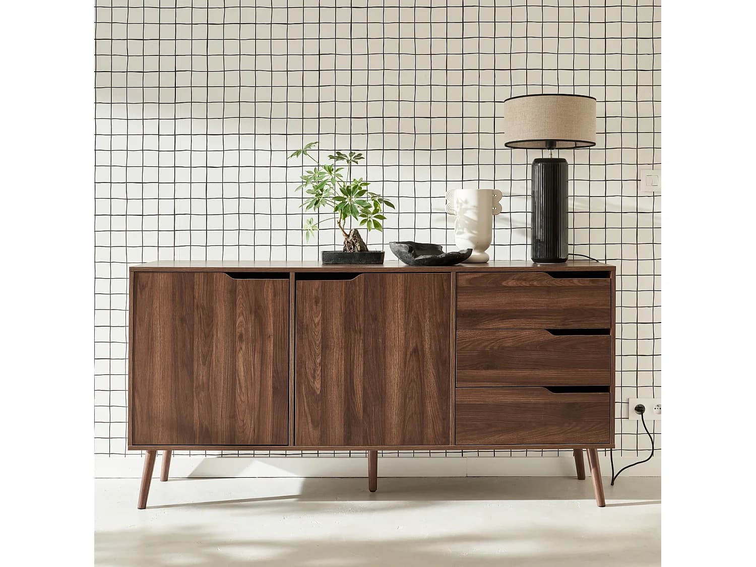 Buffet de rangement scandinave. buffet haut. vaisselier. 2 portes. 3 tiroirs. décor bois de noyer. 160cm