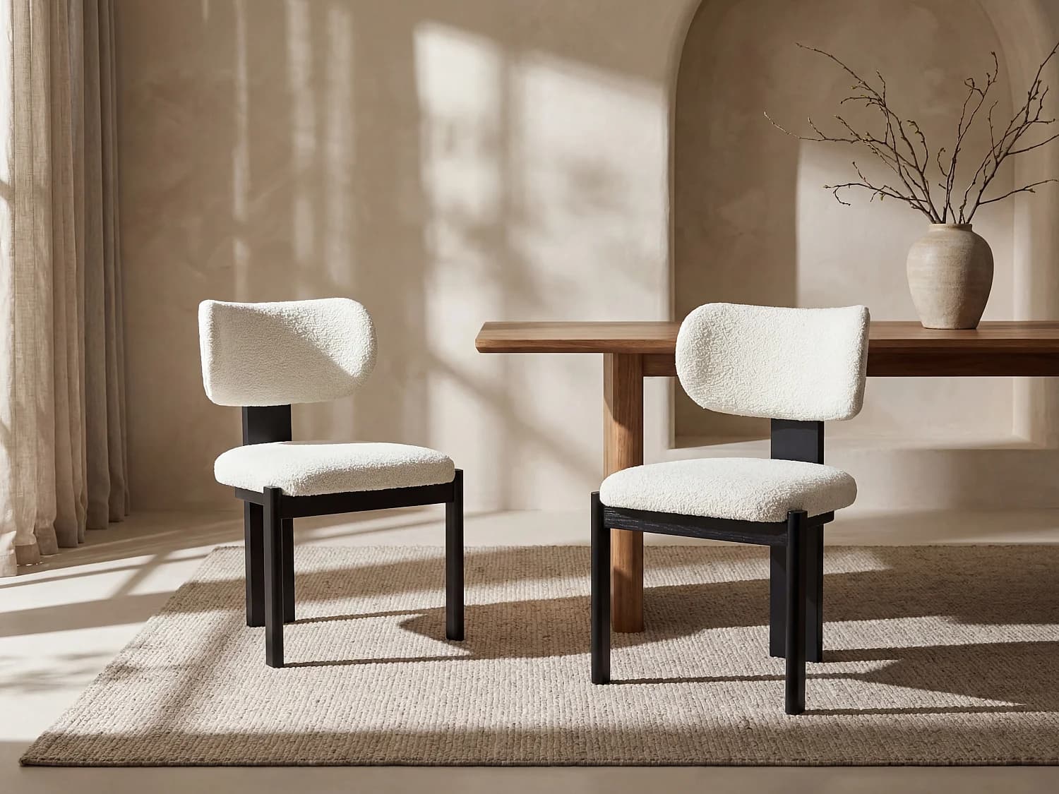 Lot de 2 chaises en tissu bouclette et bois d'hévéa noir - Blanc - WILANA