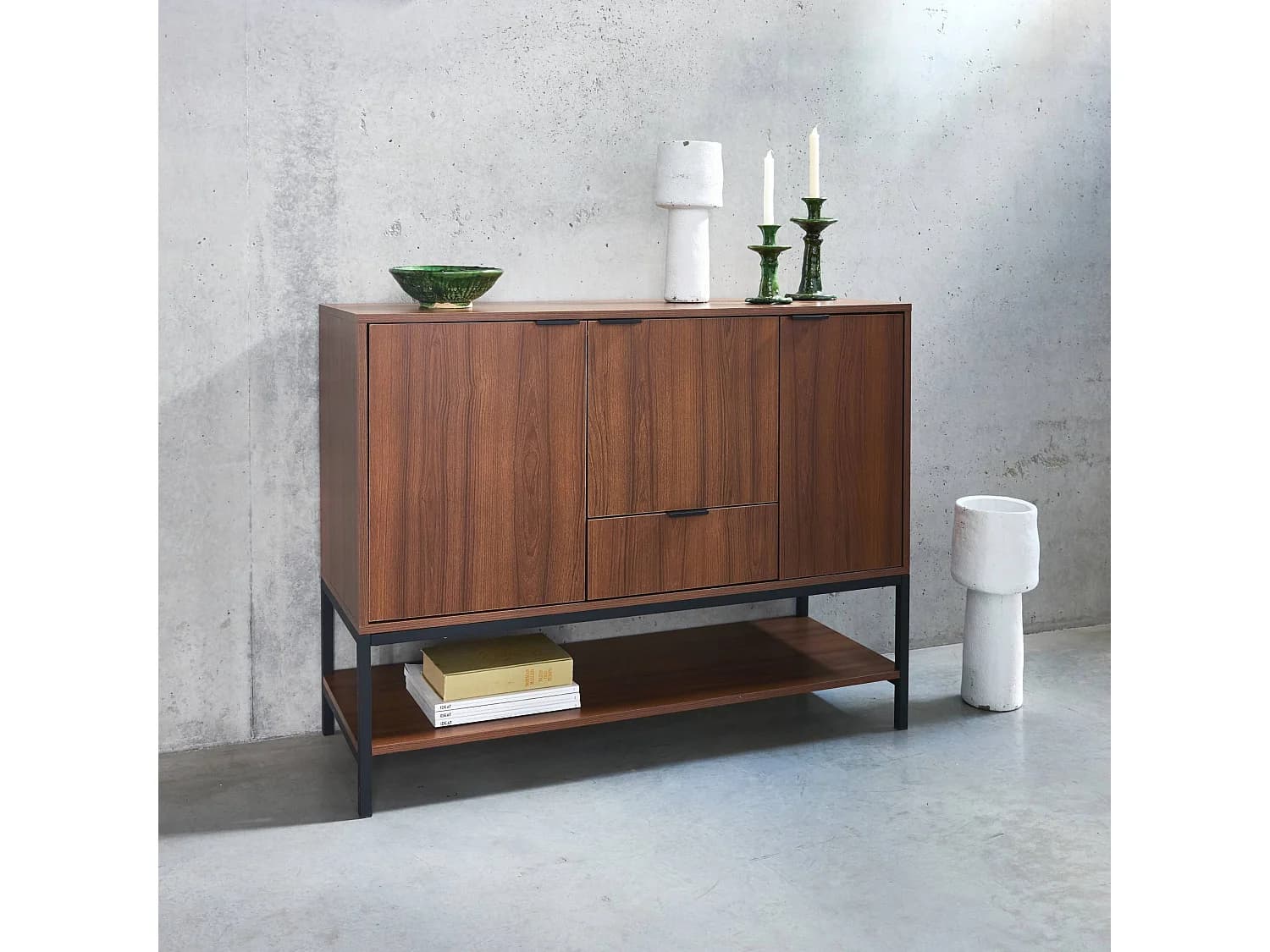 Buffet bas en décor noyer et pieds et poignées en métal noir L110cm - buffet haut. vaisselier. 3 portes. 1 tiroir et 3 étagères