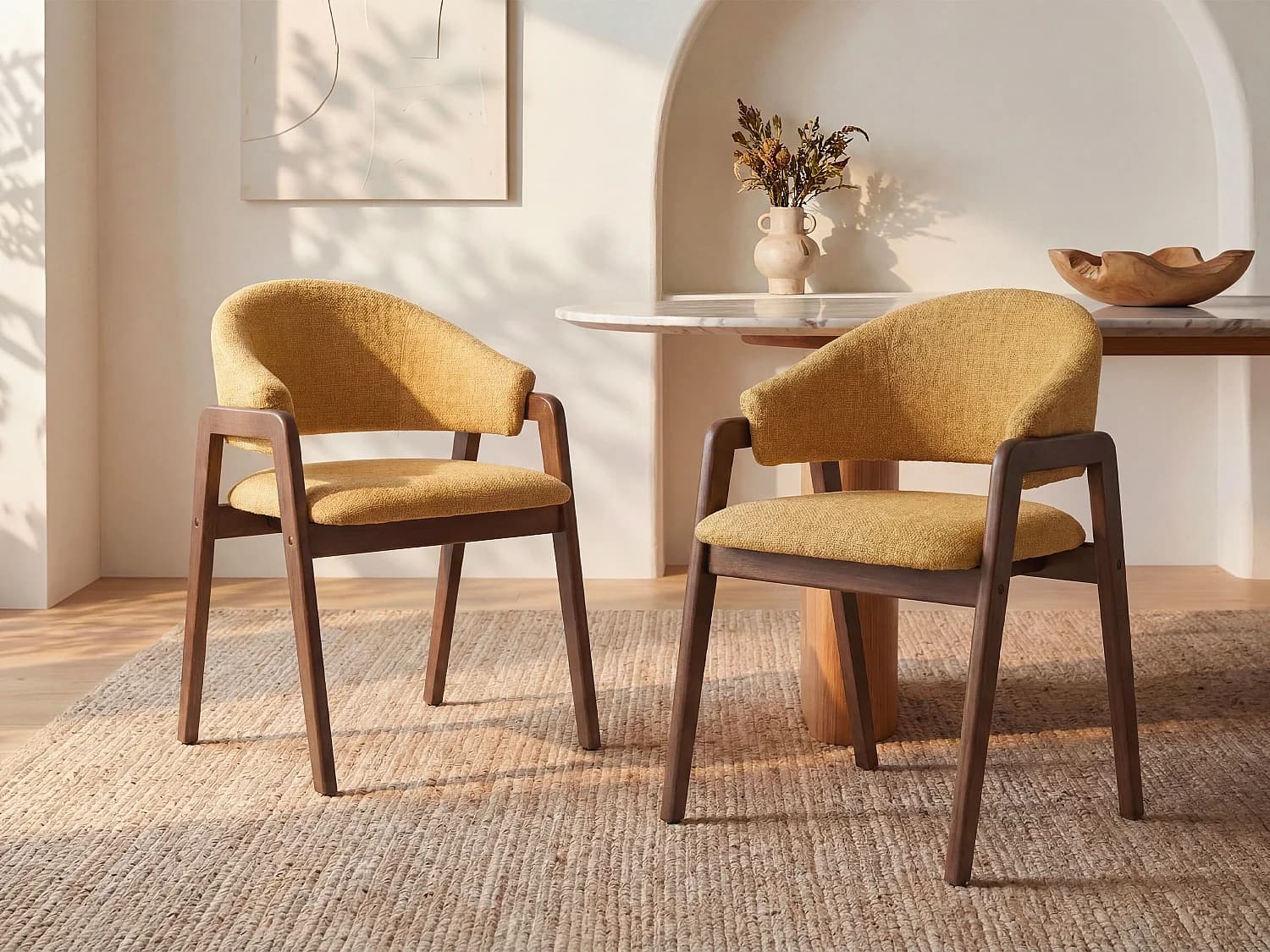 Lot de 2 chaises avec accoudoirs en tissu texturé et bois d'hévéa - Jaune et naturel foncé - SOLUNA