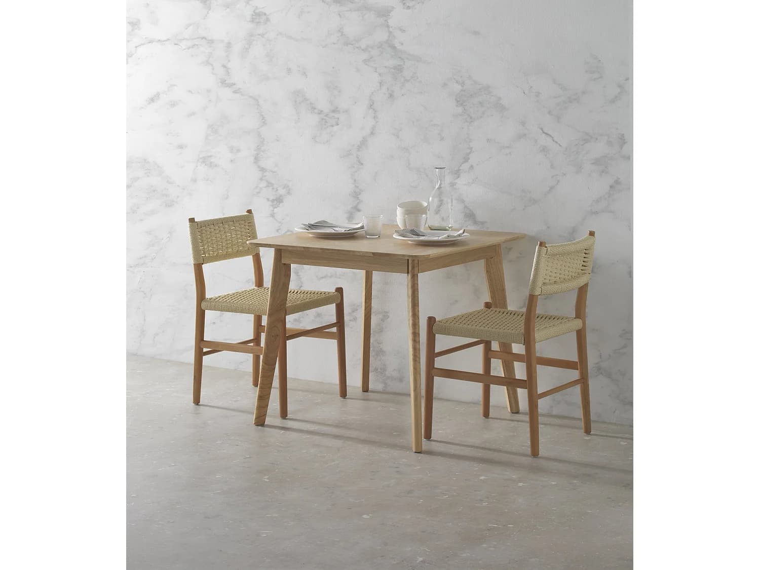 Table carrée 80x80 pieds en hévéa et plateau plaqué en chêne