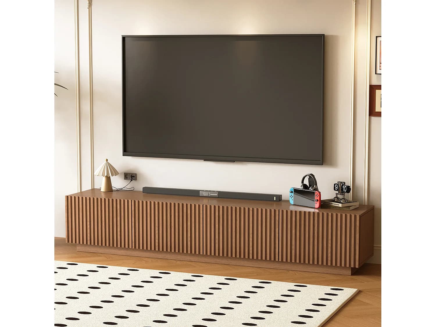 Meuble TV en Bois Couleur Noyer avec Portes à lamelles, étagère Amovible et Grand Espace de Rangement, Buffet Bas de 220 cm, adapté aux téléviseurs dès 75 Pouces