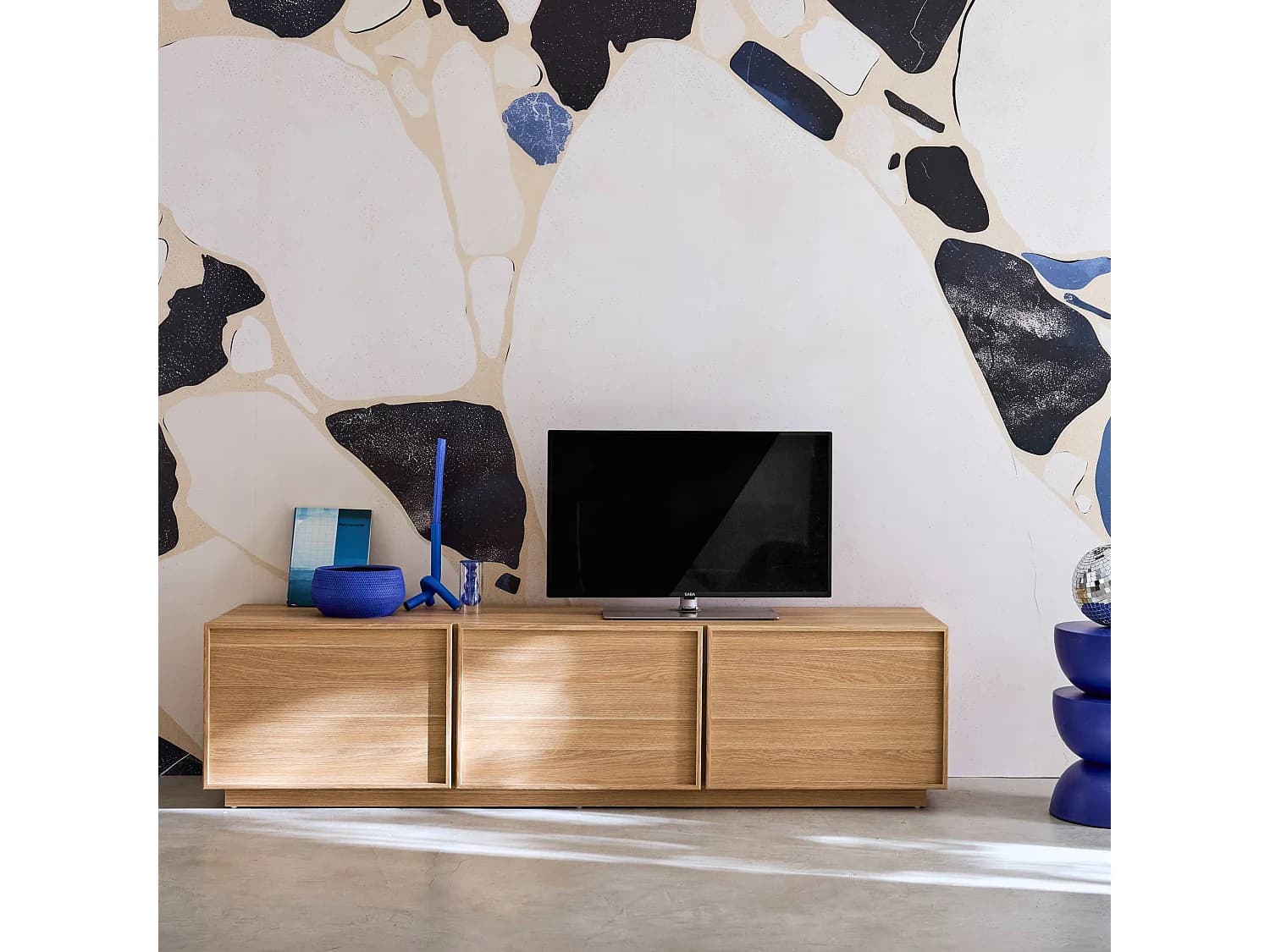 Meuble TV décor bois 3 portes naturel 180cm L 180 x P 43 x H 45cm - Kuba