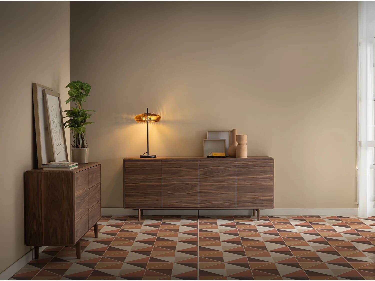 Buffet 1 porte et 3 tiroirs plaqué noyer avec pieds en bois