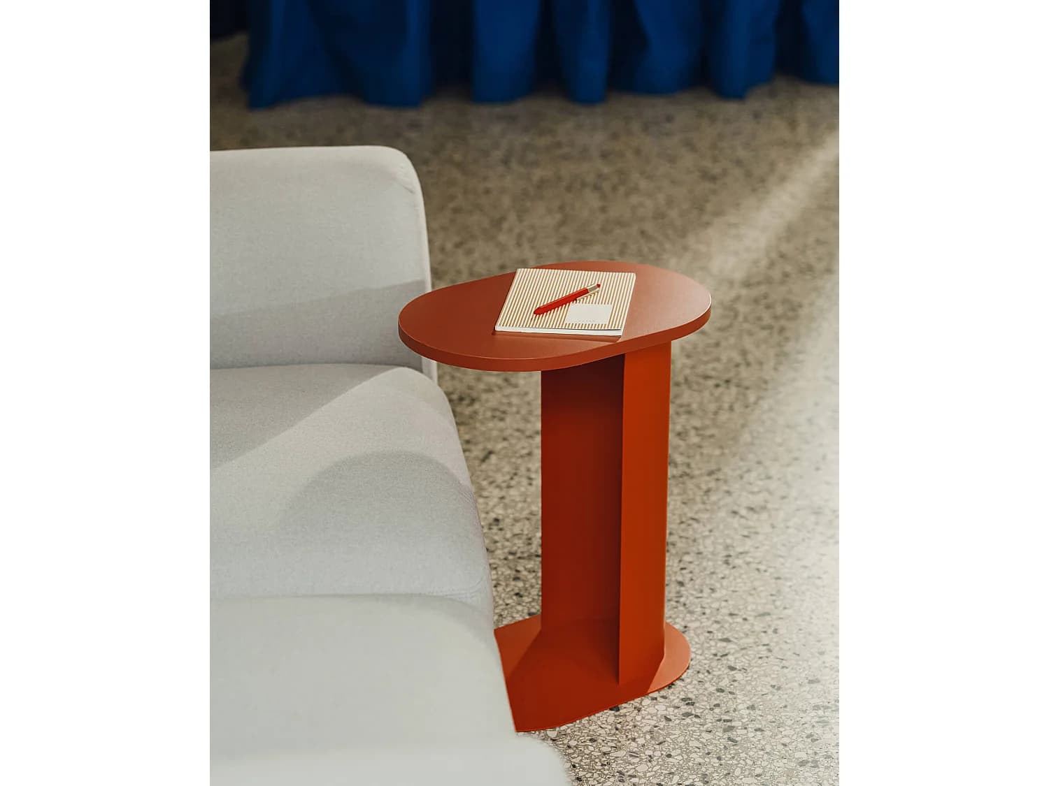 Table d'appoint Nuno noo.ma - ovale, finition mate, design moderne