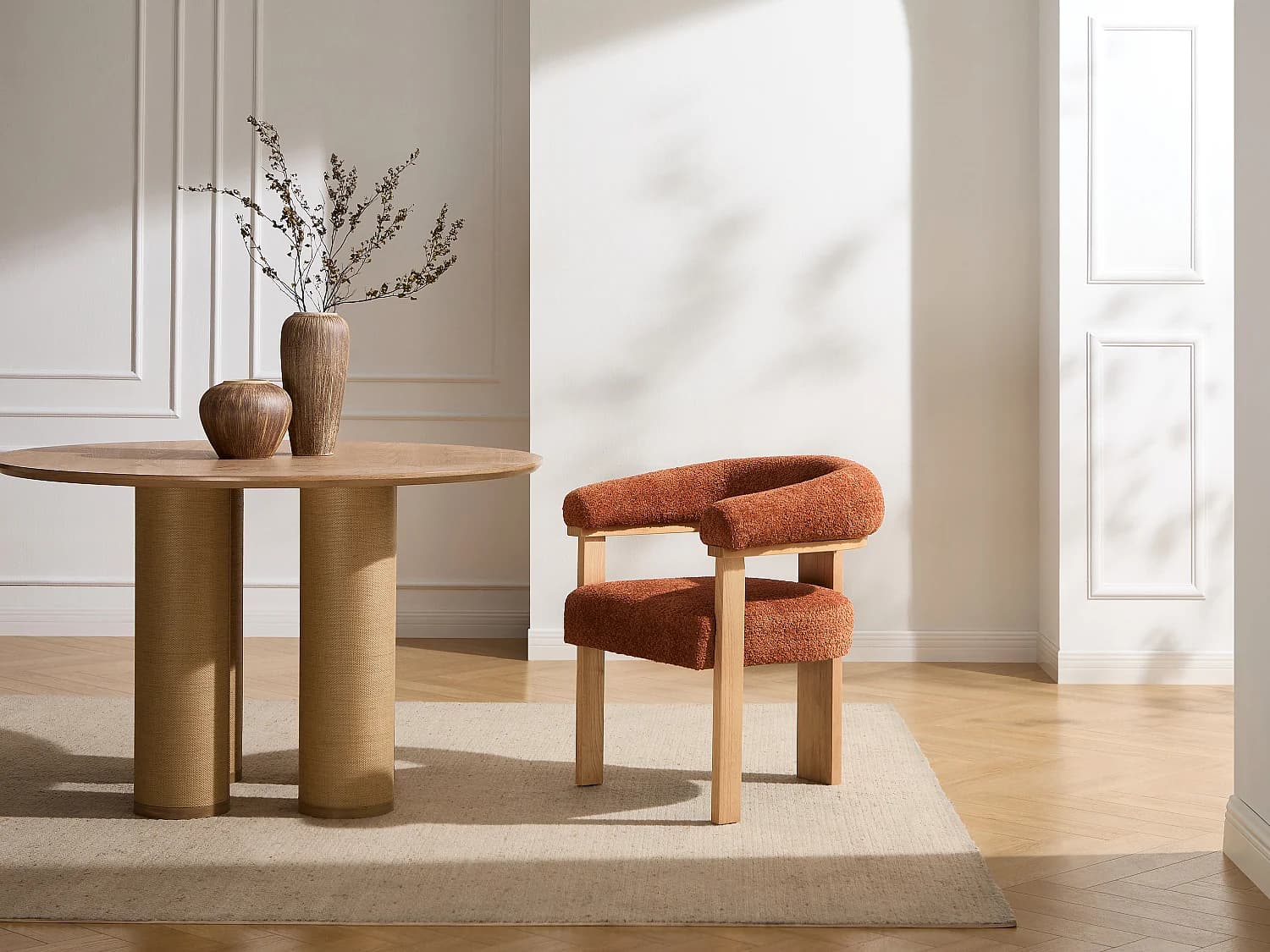 Lot de 2 chaises avec accoudoirs en tissu bouclette et bois d’hévéa naturel - Terracotta - LIVELIA