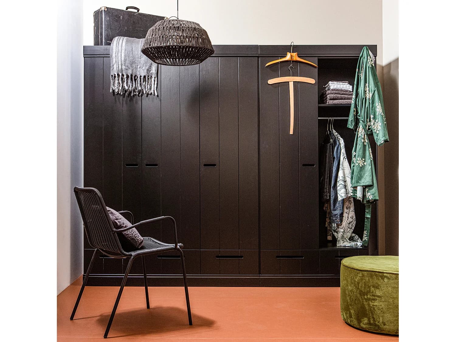 Armoire 2 portes et 2 tiroirs en pin CONNECT