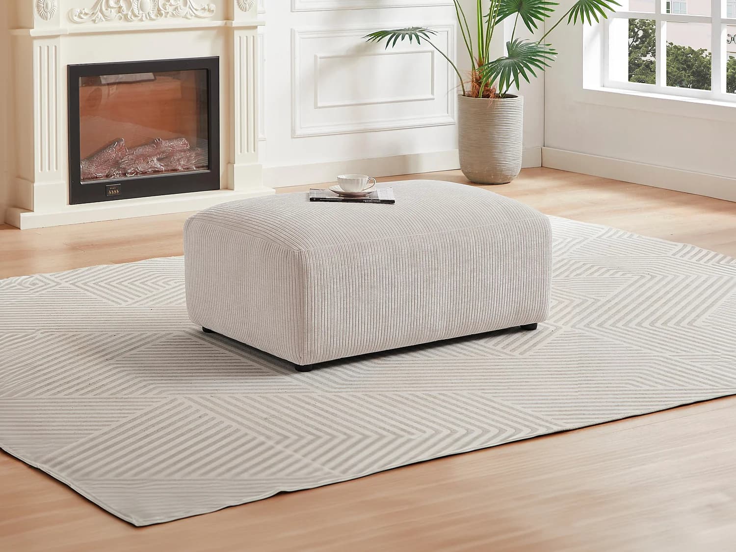 Pouf en velours côtelé beige TIRONO de Maison Céphy