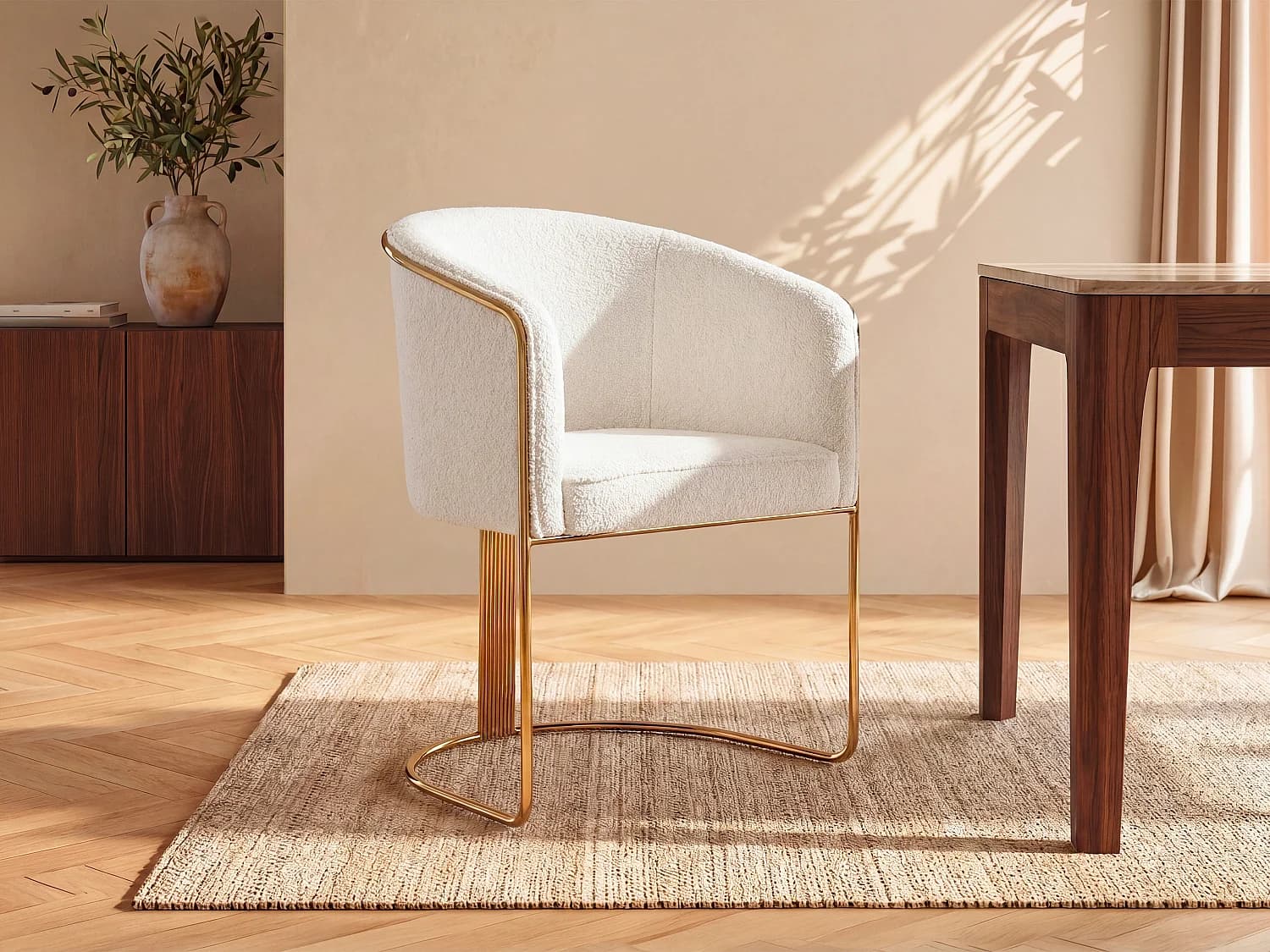 Chaise avec accoudoirs en tissu bouclette et métal - Blanc et doré - JOSETHE